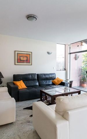 Casa à venda com 326m², 3 quartos e 6 vagasSala de estar