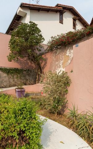 Casa à venda com 326m², 3 quartos e 6 vagasEntrada da casa