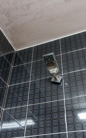 Casa à venda com 326m², 3 quartos e 6 vagasBanheiro quarto 2 suíte chuveiro