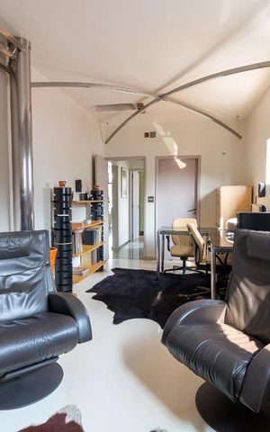 Casa à venda com 326m², 3 quartos e 6 vagasEscritório e sala de TV