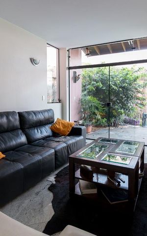 Casa à venda com 326m², 3 quartos e 6 vagasSala de estar