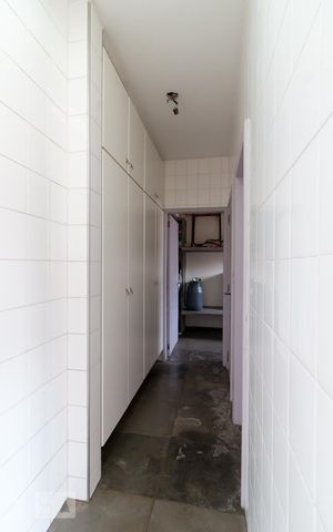 Casa à venda com 326m², 3 quartos e 6 vagasÁrea de serviço - corredor