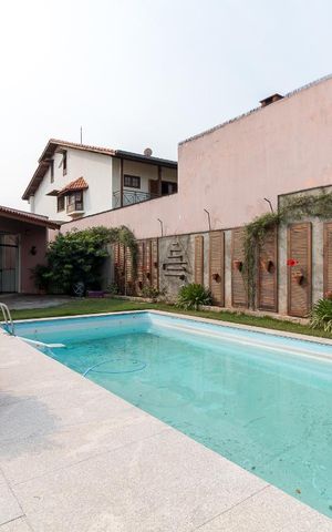 Casa à venda com 326m², 3 quartos e 6 vagasPiscina
