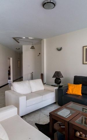 Casa à venda com 326m², 3 quartos e 6 vagasSala de estar