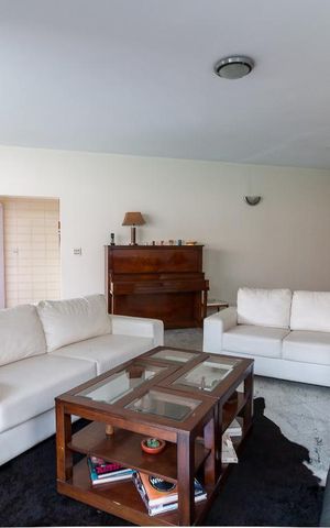 Casa à venda com 326m², 3 quartos e 6 vagasSala de estar