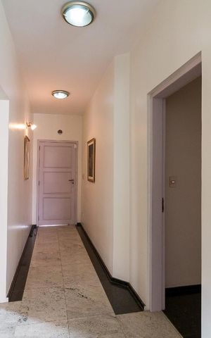 Casa à venda com 326m², 3 quartos e 6 vagasEntrada da casa