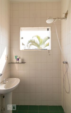 Casa à venda com 326m², 3 quartos e 6 vagasBanheiro de serviço