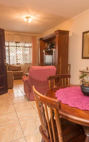 Casa à venda com 170m², 4 quartos e 4 vagas Casa à venda com 170m², 4 quartos e 4 vagasSala