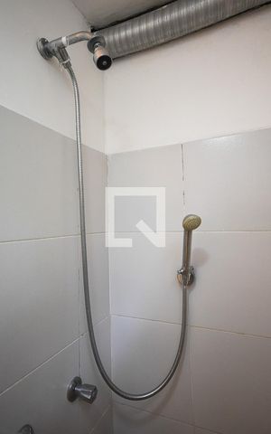 Apartamento para alugar com 60m², 1 quarto e 1 vagaChuveiro do banheiro da suíte 
