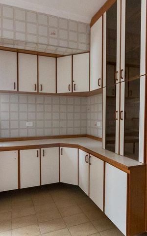 Casa à venda com 450m², 4 quartos e 8 vagasCozinha