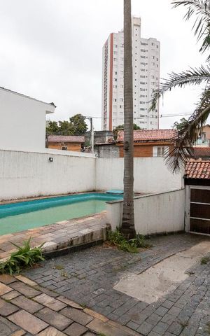 Casa à venda com 450m², 4 quartos e 8 vagasPiscina