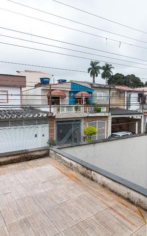 Casa à venda com 450m², 4 quartos e 8 vagasVaranda quarto 3 suíte