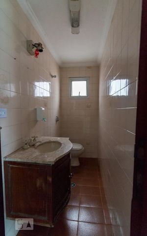 Casa à venda com 450m², 4 quartos e 8 vagasLavabo