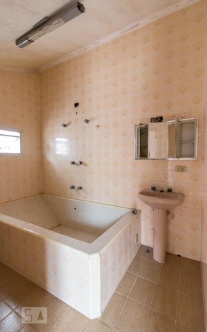 Casa à venda com 450m², 4 quartos e 8 vagasBanheiro quarto 3 suíte