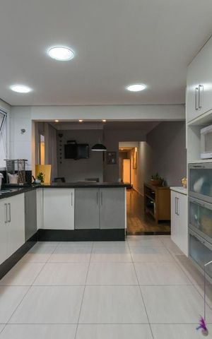Casa à venda com 200m², 3 quartos e 3 vagas1o. Andar - Cozinha