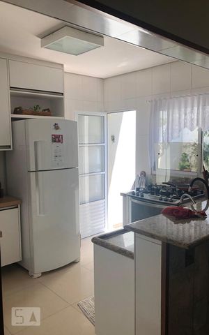 Casa à venda com 380m², 2 quartos e 8 vagas Casa à venda com 380m², 2 quartos e 8 vagasCozinha