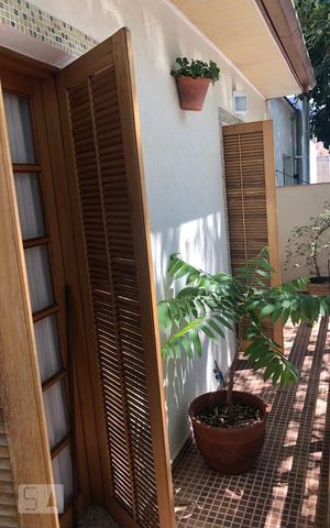 Casa à venda com 380m², 2 quartos e 8 vagas Casa à venda com 380m², 2 quartos e 8 vagasCorredor