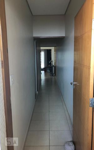 Casa à venda com 380m², 2 quartos e 8 vagas Casa à venda com 380m², 2 quartos e 8 vagasCorredor