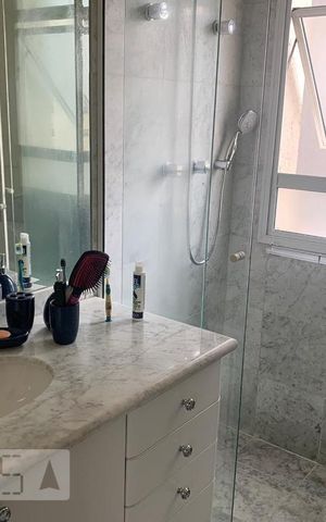 Apartamento à venda com 263m², 4 quartos e 4 vagas Apartamento à venda com 263m², 4 quartos e 4 vagasBanheiro da suíte 2