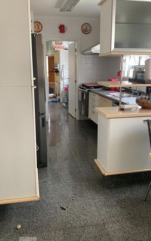 Apartamento à venda com 263m², 4 quartos e 4 vagas Apartamento à venda com 263m², 4 quartos e 4 vagasCozinha