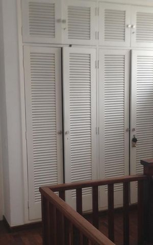 Casa à venda com 250m², 4 quartos e 4 vagasEscada