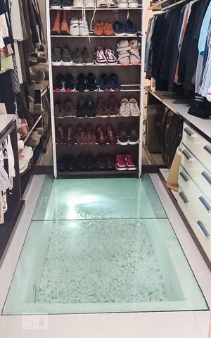 Casa à venda com 700m², 3 quartos e 7 vagas Casa à venda com 700m², 3 quartos e 7 vagasCloset