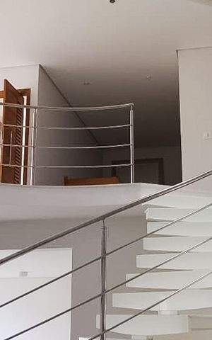 Casa à venda com 700m², 3 quartos e 7 vagas Casa à venda com 700m², 3 quartos e 7 vagasSala