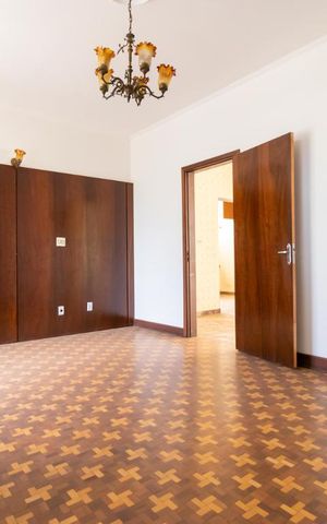 Casa à venda com 200m², 3 quartos e 3 vagasSala