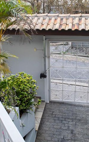 Casa à venda com 230m², 4 quartos e 4 vagas Casa à venda com 230m², 4 quartos e 4 vagasFACHADA