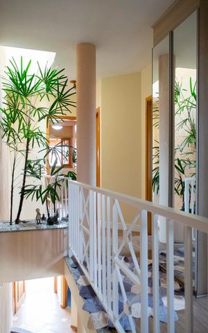 Casa à venda com 230m², 4 quartos e 4 vagas Casa à venda com 230m², 4 quartos e 4 vagasHALL SUPERIOR