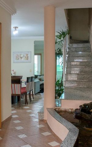 Casa à venda com 230m², 4 quartos e 4 vagas Casa à venda com 230m², 4 quartos e 4 vagasHALL