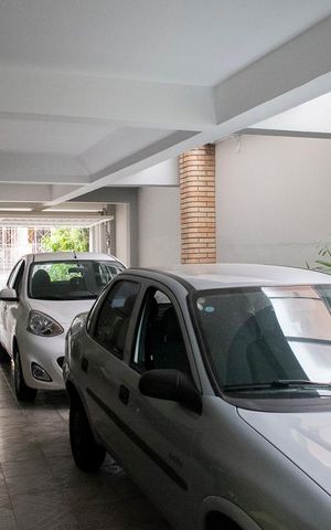 Casa à venda com 230m², 4 quartos e 4 vagas Casa à venda com 230m², 4 quartos e 4 vagasGARAGEM