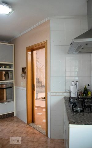 Casa à venda com 230m², 4 quartos e 4 vagas Casa à venda com 230m², 4 quartos e 4 vagasCOZINHA