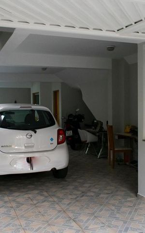 Casa à venda com 230m², 4 quartos e 4 vagas Casa à venda com 230m², 4 quartos e 4 vagasGARAGEM