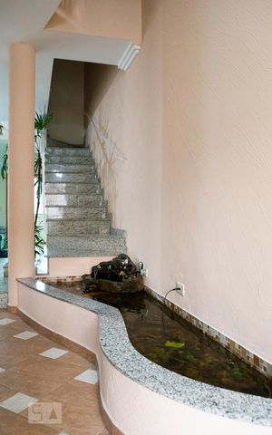 Casa à venda com 230m², 4 quartos e 4 vagas Casa à venda com 230m², 4 quartos e 4 vagasHALL