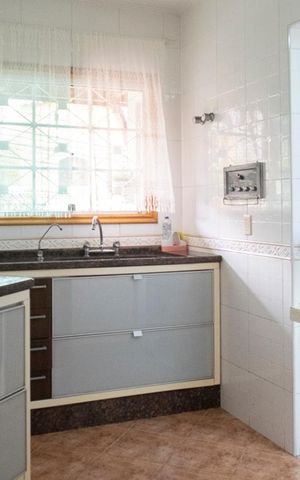 Casa à venda com 230m², 4 quartos e 4 vagas Casa à venda com 230m², 4 quartos e 4 vagasCOZINHA