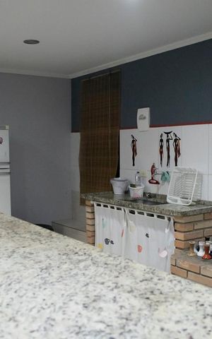 Casa à venda com 230m², 4 quartos e 4 vagas Casa à venda com 230m², 4 quartos e 4 vagasSALÃO