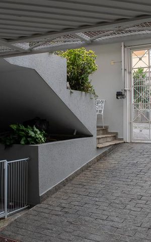Casa à venda com 230m², 4 quartos e 4 vagas Casa à venda com 230m², 4 quartos e 4 vagasGARAGEM
