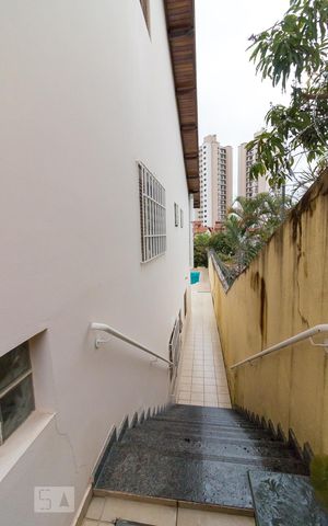 Casa para alugar com 380m², 4 quartos e 4 vagasÁrea externa lateral