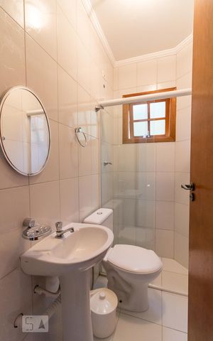 Casa para alugar com 380m², 4 quartos e 4 vagasBanheiro de serviço