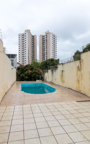 Casa para alugar com 380m², 4 quartos e 4 vagasQuintal e piscina