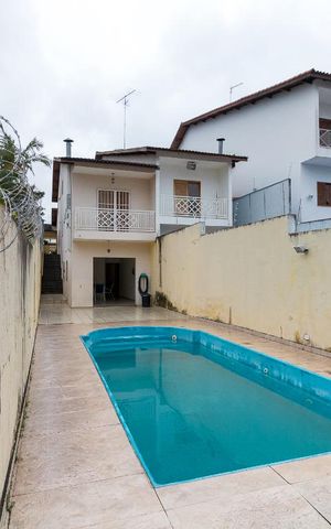 Casa para alugar com 380m², 4 quartos e 4 vagasFachada da casa - fundos