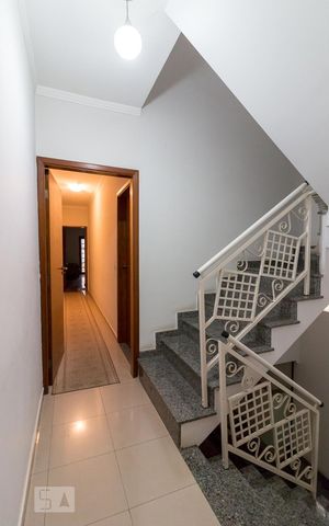 Casa para alugar com 380m², 4 quartos e 4 vagasBanheiro Corredor