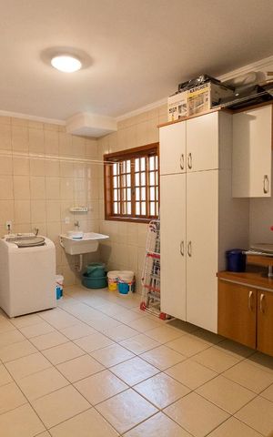 Casa para alugar com 380m², 4 quartos e 4 vagasÁrea de serviço