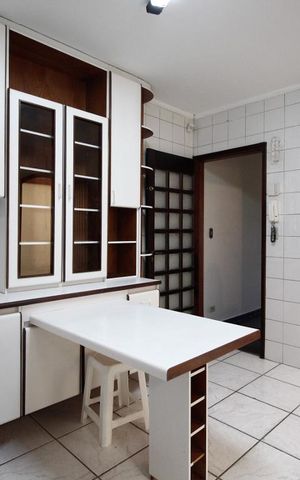 Casa à venda com 156m², 4 quartos e 2 vagas Casa à venda com 156m², 4 quartos e 2 vagasCozinha