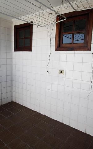 Casa à venda com 156m², 4 quartos e 2 vagas Casa à venda com 156m², 4 quartos e 2 vagasLavanderia