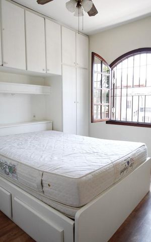 Casa à venda com 156m², 4 quartos e 2 vagas Casa à venda com 156m², 4 quartos e 2 vagasQuarto