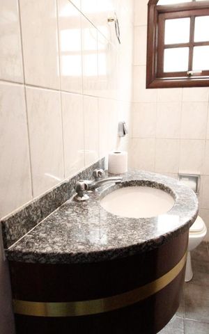 Casa à venda com 156m², 4 quartos e 2 vagas Casa à venda com 156m², 4 quartos e 2 vagasLavabo