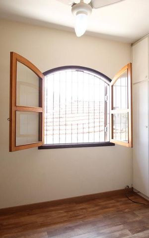 Casa à venda com 156m², 4 quartos e 2 vagas Casa à venda com 156m², 4 quartos e 2 vagasQuarto