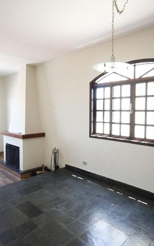 Casa à venda com 156m², 4 quartos e 2 vagas Casa à venda com 156m², 4 quartos e 2 vagasSala
